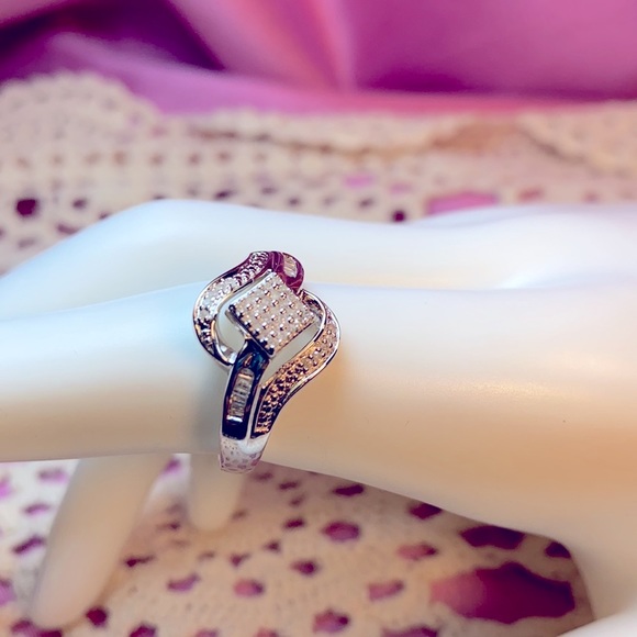 0.15ctw Round White Diamond Ring - Picture 9 of 15